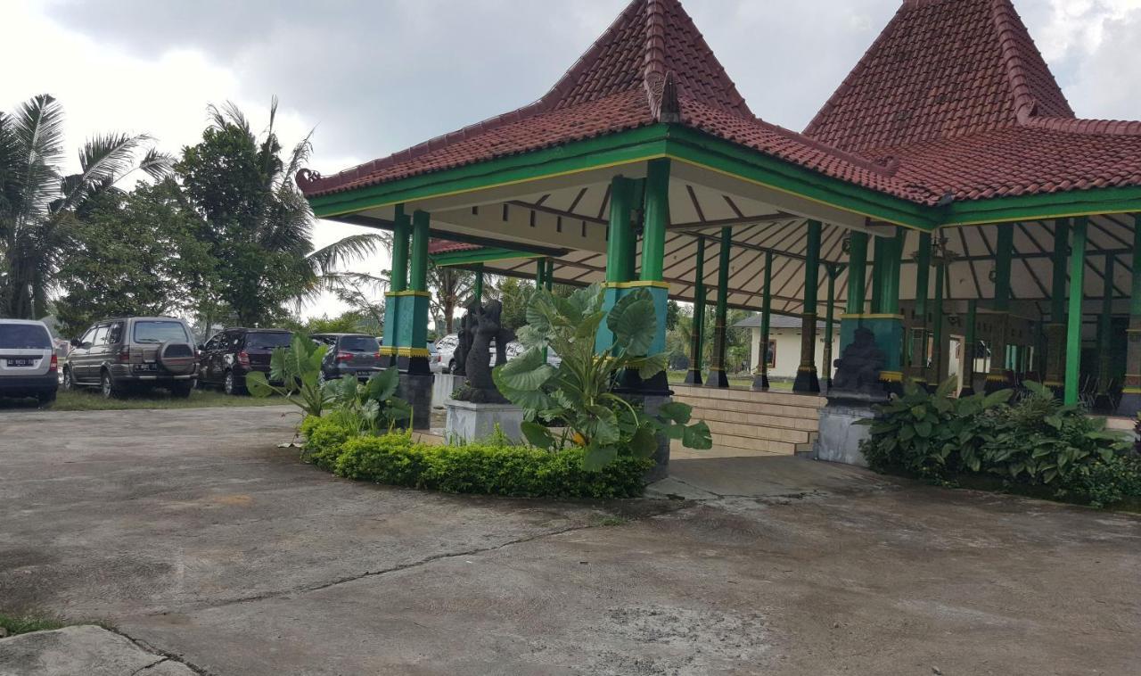 Putri Duyung Guest House Karangpandan Exterior photo