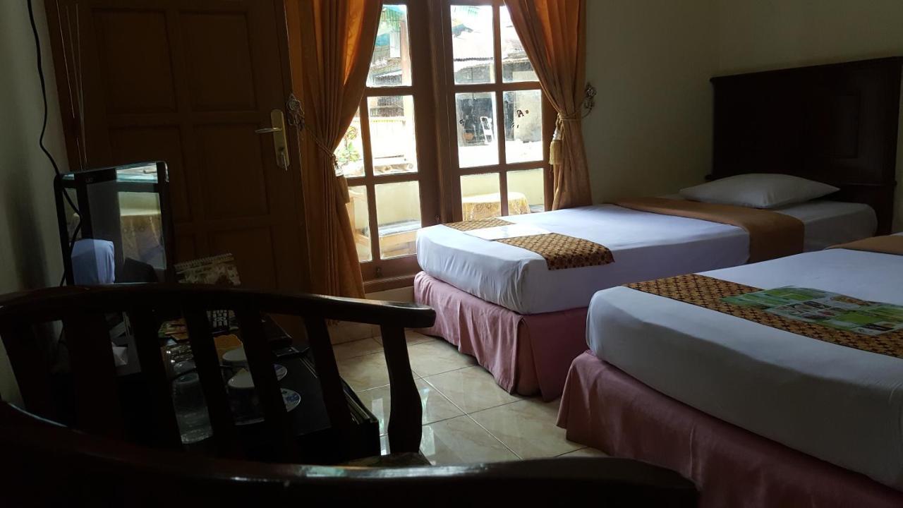 Putri Duyung Guest House Karangpandan Exterior photo